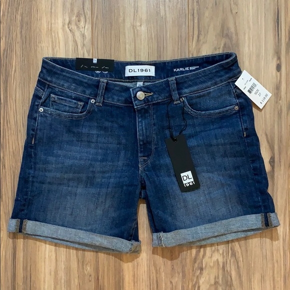 NWT Karlie Boyfriend Denim Shorts in Fever - Picture 1 of 2